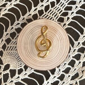Vintage P.E.P. Gold Tone Treble Clef‎ Music Brooch Pin Musician Jewelry